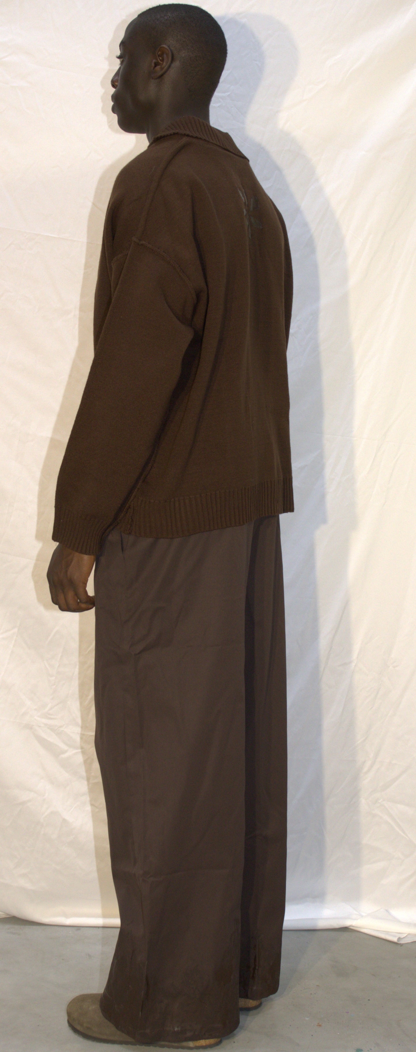 Field-treated wide chino in light brown - AKTOBE