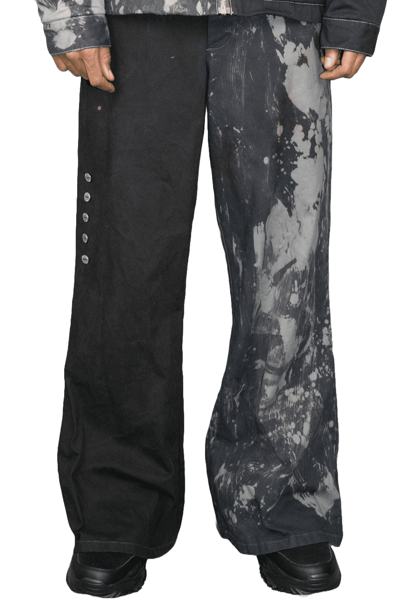 Acid washed flare trousers in black - FRANKFURT